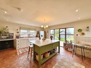 Photo 25- click for photo gallery